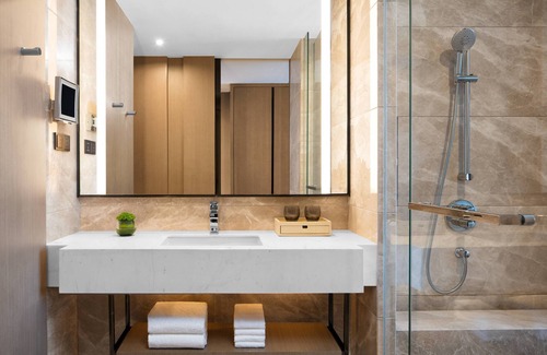 Lougang Hotel | Discover Comfort at Courtyard by Marriott Shenzhen Bao'an