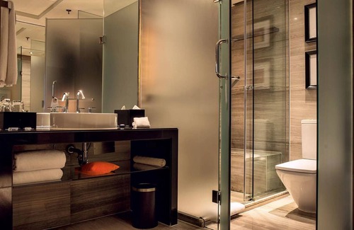 Xuhui Hotel | Relax at Courtyard by Marriott Shanghai Xujiahui - 4 Star Retreat