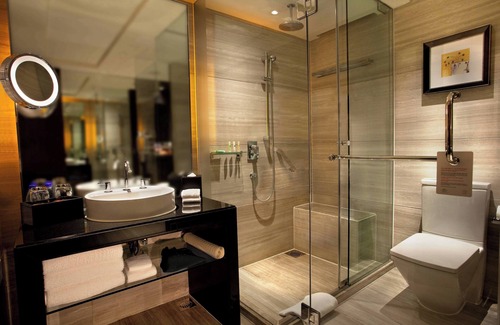 Xuhui Hotel | Relax at Courtyard by Marriott Shanghai Xujiahui - 4 Star Retreat