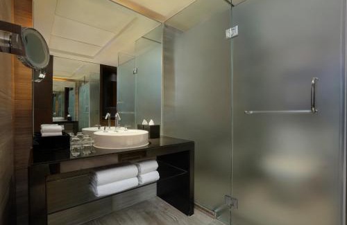 Xujiahui Hotel | Relax at Courtyard By Marriott Shanghai Xujiahui, 4-Star Stay