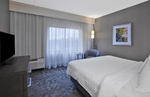 Somerset Hotel | Relax at Courtyard by Marriott Somerset with Pool Access