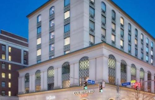 Downtown Hotel | Stylish Courtyard by Marriott Stamford Downtown with Pool