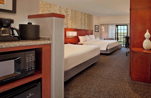 Stuart Hotel | Relax at Courtyard By Marriott Stuart with Pool & Spa