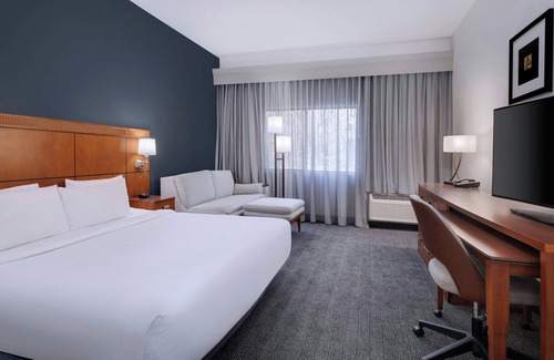 Bearss Plaza Hotel | Discover Comfort at Courtyard by Marriott Tampa North