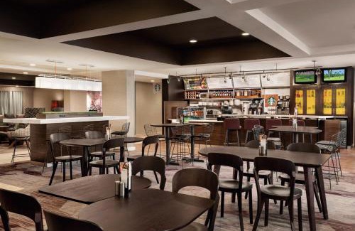 Southwest Topeka Hotel | Pet-Friendly Courtyard by Marriott Topeka with Family Amenities