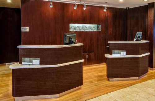 Troy Hotel | Pet-Friendly Courtyard by Marriott Troy with Pool Access