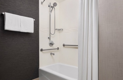 Troy Hotel | Relax at Courtyard by Marriott Troy with Pool & Dining