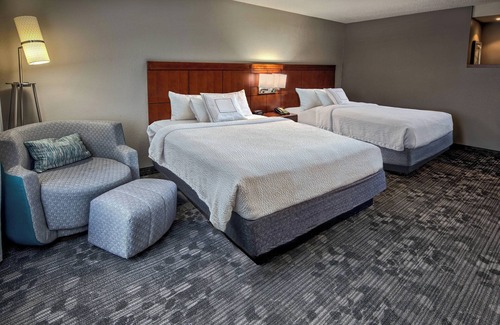Troy Hotel | Relax at Courtyard by Marriott Troy with Pool & Dining