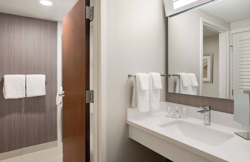 Tupelo Hotel | Bright Retreat at Courtyard By Marriott Tupelo with Pool & Spa