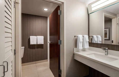 Tupelo Hotel | Bright Retreat at Courtyard By Marriott Tupelo with Pool & Spa