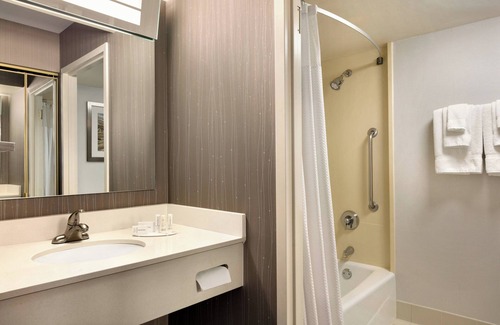 McLean Hotel | Elegant Stay at Courtyard by Marriott Tysons McLean