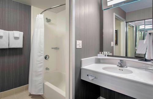 Liberty Corner Hotel | Relax at Courtyard by Marriott Basking Ridge with Pool & Spa