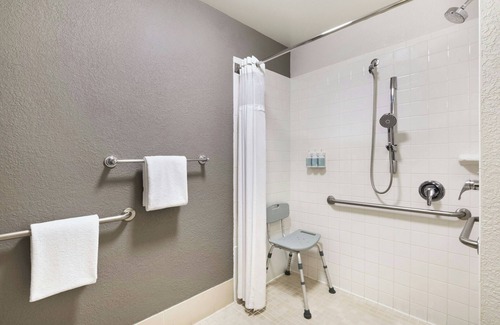 Liberty Corner Hotel | Relax at Courtyard by Marriott Basking Ridge with Pool & Spa