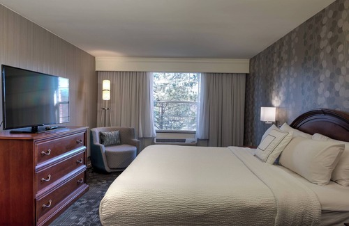 Chapel Hill Hotel | Inviting Courtyard by Marriott Chapel Hill with Pool & Spa