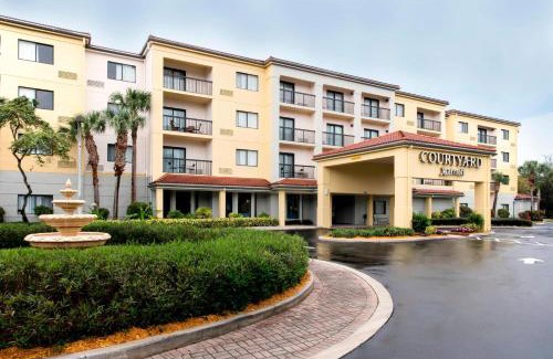 Coral Springs Hotel | Relax at Courtyard by Marriott Coral Springs with Poolside Fun