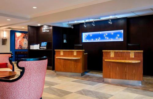 Coral Springs Hotel | Relax at Courtyard by Marriott Coral Springs with Poolside Fun