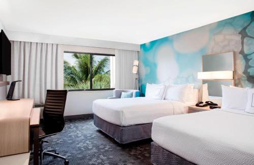 Coral Springs Hotel | Relax at Courtyard by Marriott Coral Springs with Poolside Fun