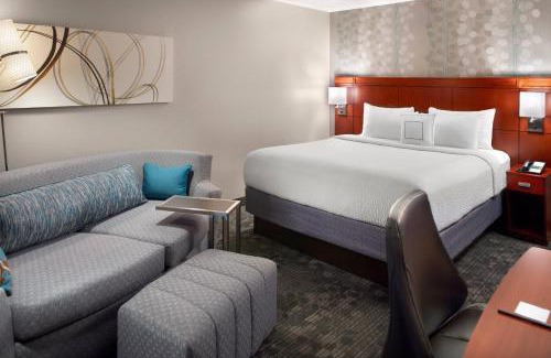 Terry Sanford Hotel | Inviting Stay at Courtyard by Marriott Fayetteville