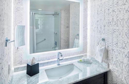 Center City Hotel | Discover Le Meridien Philadelphia: A 4-Star Gem with Spa & Dining