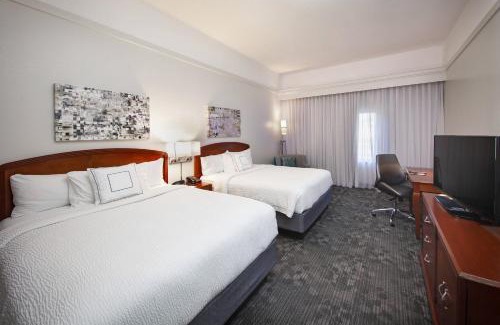 Valdosta Hotel | Inviting Courtyard by Marriott Valdosta with Pool & Dining