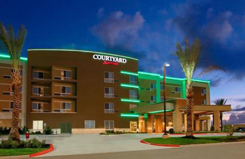 Victoria Hotel | Discover Comfort at Courtyard by Marriott Victoria