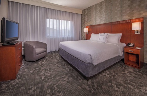Chantilly Hotel | Convenient Stay at Courtyard by Marriott Dulles Airport