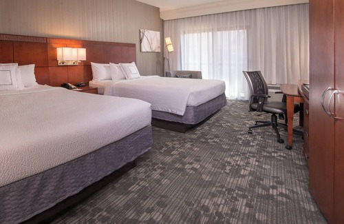 Chantilly Hotel | Convenient Stay at Courtyard by Marriott Dulles Airport