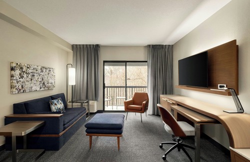 Talleyville Hotel | Welcoming Courtyard by Marriott Wilmington Brandywine Retreat