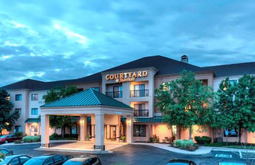 Greenwich Hotel | Modern Comfort at Courtyard by Marriott Wichita East