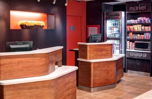 Greenwich Hotel | Modern Comfort at Courtyard by Marriott Wichita East