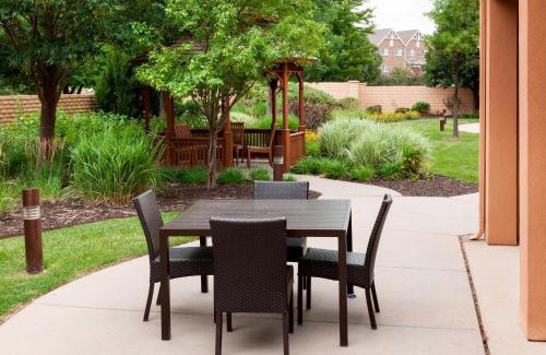 Greenwich Hotel | Modern Comfort at Courtyard by Marriott Wichita East