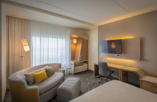 Winnipeg Hotel | Discover Comfort at Courtyard by Marriott Winnipeg Airport