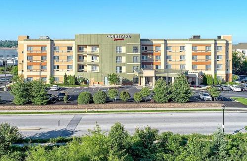 York Hotel | Relax at Courtyard by Marriott York with Pool & Ocean Views