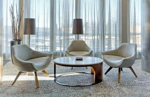 York Hotel | Relax at Courtyard by Marriott York with Pool & Ocean Views