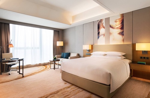 Zhengdong New Area Hotel | Top-Rated Courtyard by Marriott Zhengzhou East with Dining