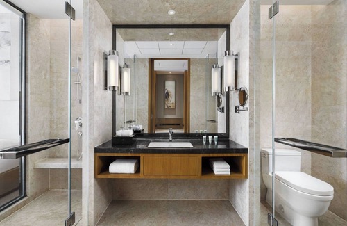 Zhengdong New Area Hotel | Top-Rated Courtyard by Marriott Zhengzhou East with Dining