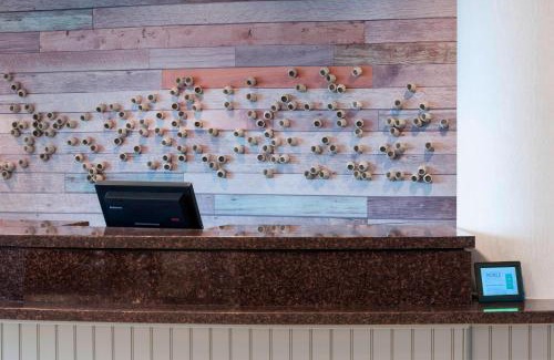 Carolina Beach Hotel | Oceanfront Retreat at Courtyard Carolina Beach Awaits