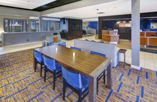 Glenview Hotel | Inviting Courtyard Chicago Glenview/Northbrook with Pool Access