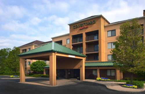 Middleburg Heights Hotel | Comfortable Stay at Courtyard Cleveland Airport South
