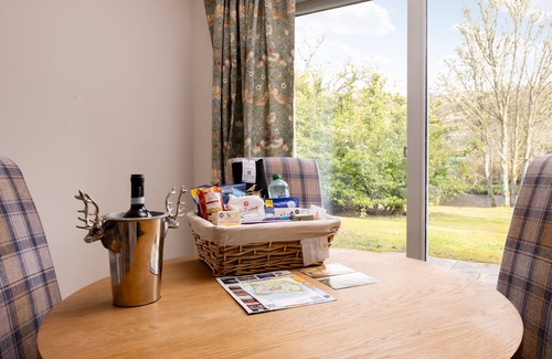 Fort Augustus Cottage | Riverside Cottage: Pet-Friendly Retreat with Pool & Spa