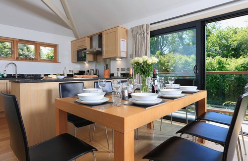 Totnes Cottage | Family-Friendly Courtyard Cottage with Pool in Dartmouth