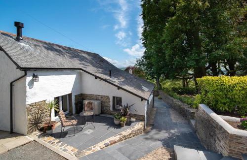 Barnstaple House | Cozy Courtyard Cottage - Perfect for Families and Getaways