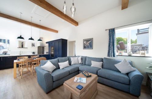 Barnstaple House | Cozy Courtyard Cottage - Perfect for Families and Getaways