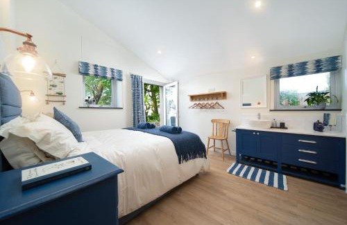 Barnstaple House | Cozy Courtyard Cottage - Perfect for Families and Getaways