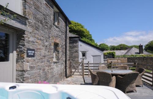 Delabole House | Pet-Friendly Courtyard Cottage in Helland Barton Farm