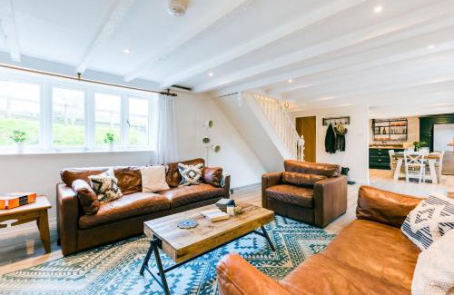 Delabole House | Pet-Friendly Courtyard Cottage in Helland Barton Farm