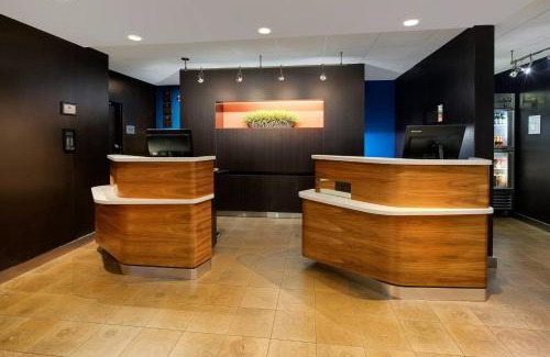 Addison Hotel | Inviting Courtyard Dallas Addison Midway with Pool Access