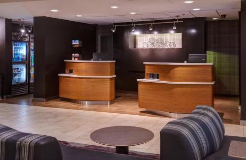 Clive Hotel | Comfortable Stay at Courtyard Des Moines West/Clive