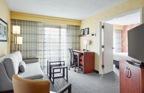 Clive Hotel | Comfortable Stay at Courtyard Des Moines West/Clive