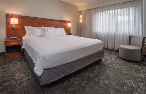 Fairfax Hotel | Discover Courtyard Fairfax Fair Oaks with Pool & Spa Amenities